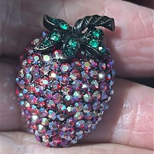 WEISS STRAWBERRY Brooch Pin Vintage Beautiful
Colors